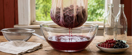 Sådan sier du saft – udstyr og teknik til klar, holdbar saft